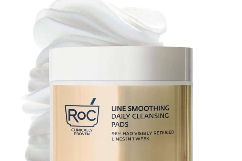 RoC Resurfacing Disks, Hypoallergenic Exfoliating Makeup Remover Pads for Wrinkles and Skin Tone, Hypo-Allegenic Skin Care, Oil-Free Daily Cleanser, 28 Count (Packaging May Vary)